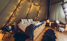 Scaldersitch Farm Boutique Glamping Tipi With Private Wood Fired Hot Tub